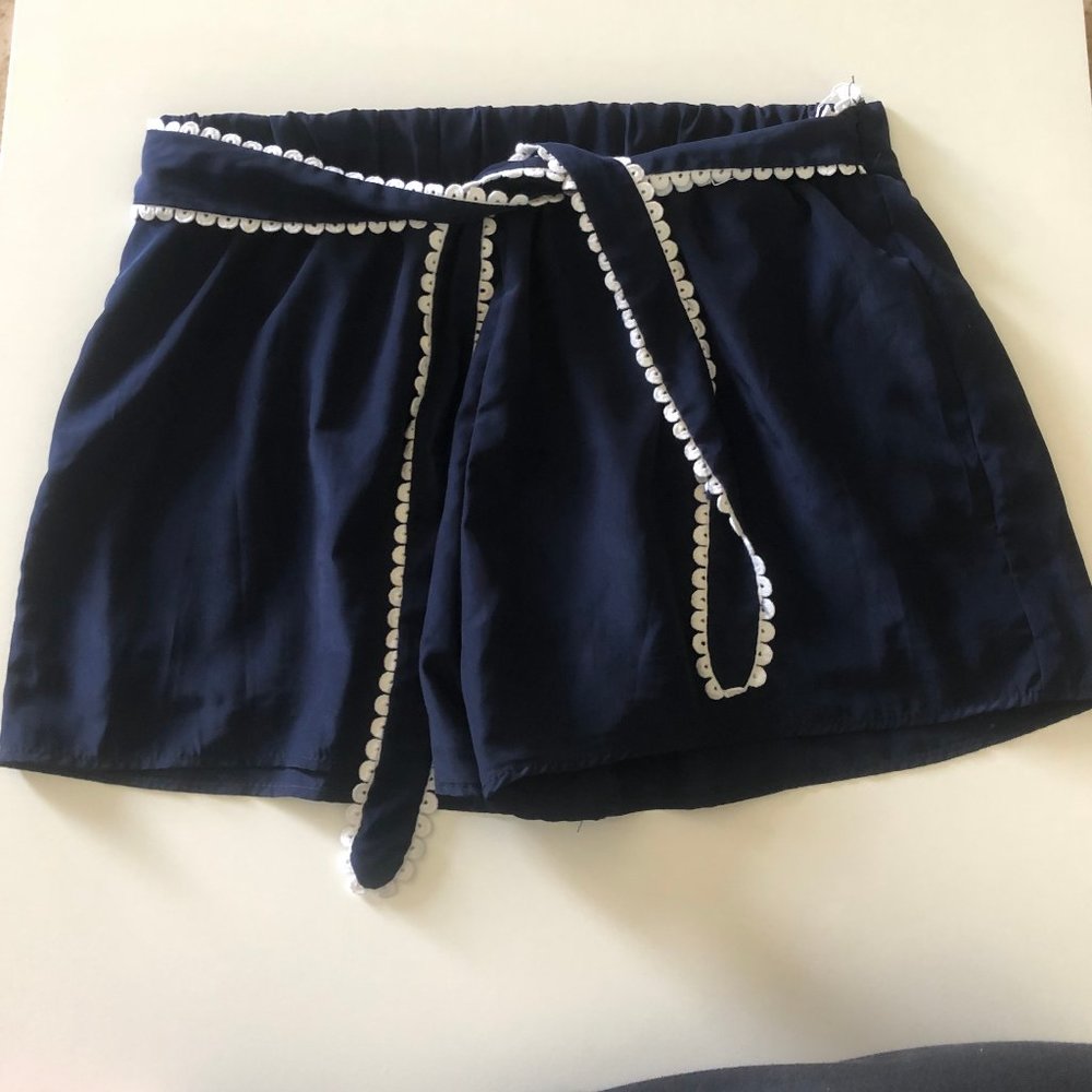 francesca's navy and white shorts